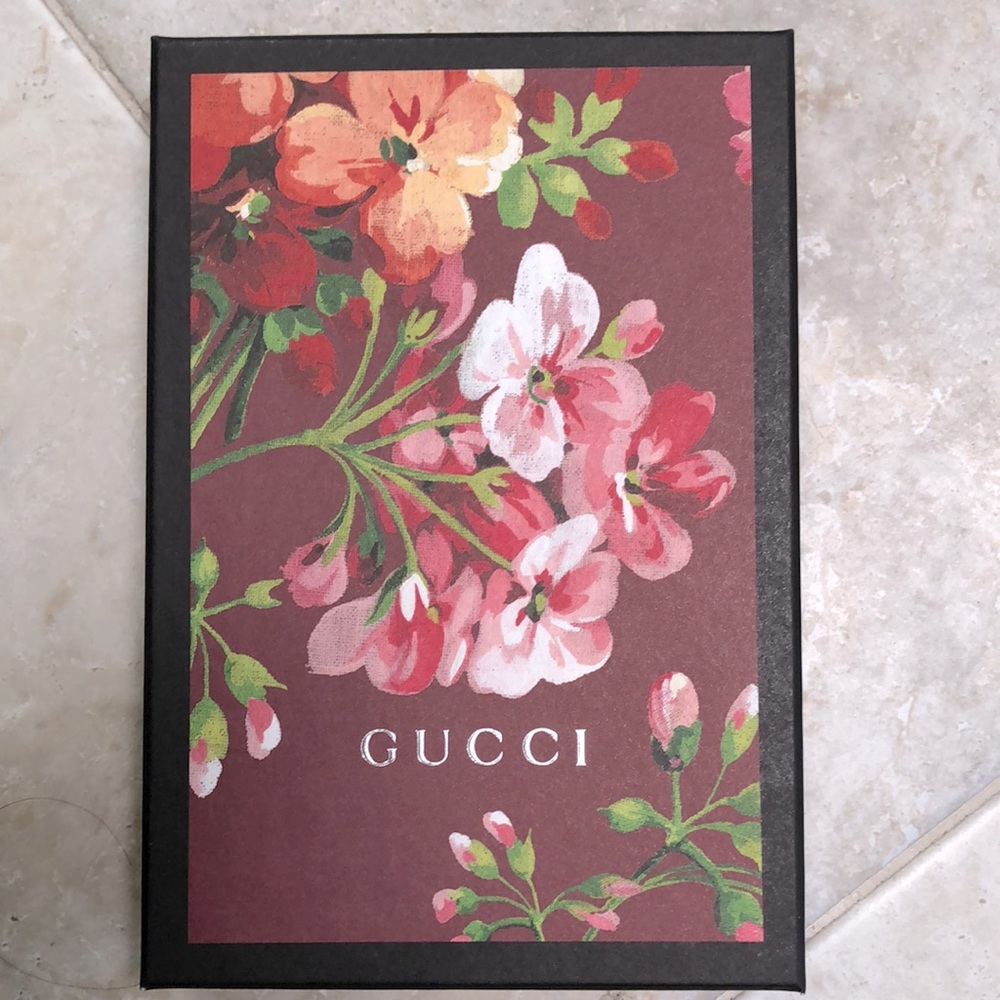 💯 Authentic Gucci Floral Cell Phone Gift Box ONLY
